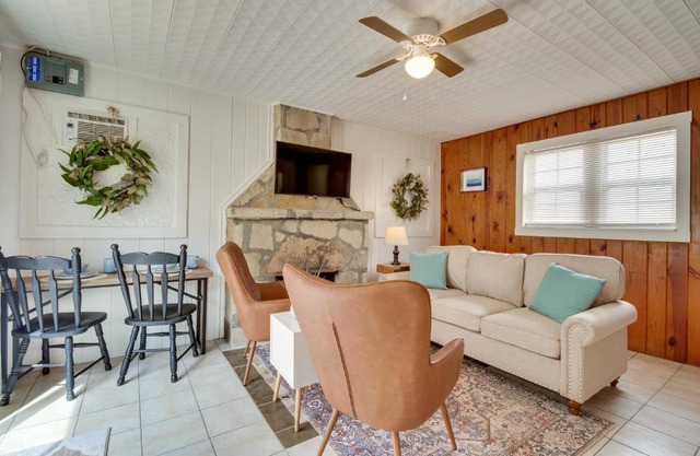 Mountain Home Cabin with Fire Pit Less Than 1 Mi to Lake!