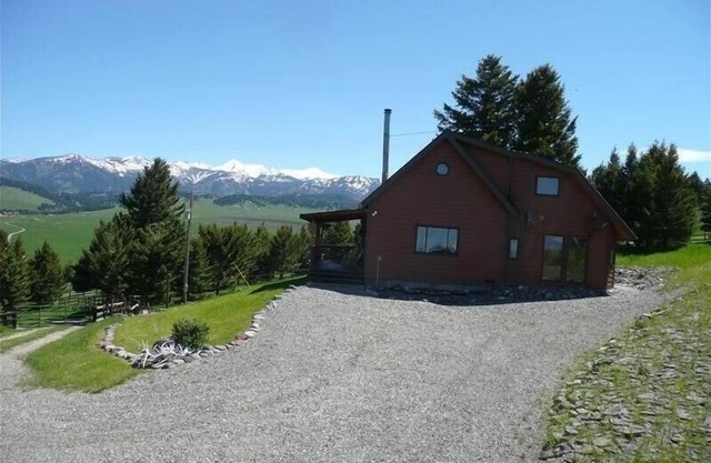 Berghaus in den verrückten Bergen mit Aussicht und Einsamkeit