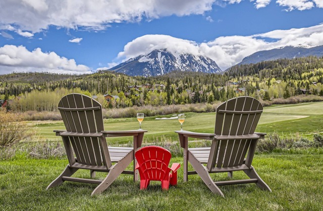 Mountain Home on Raven Golf Course - Private Sauna & Hot Tub