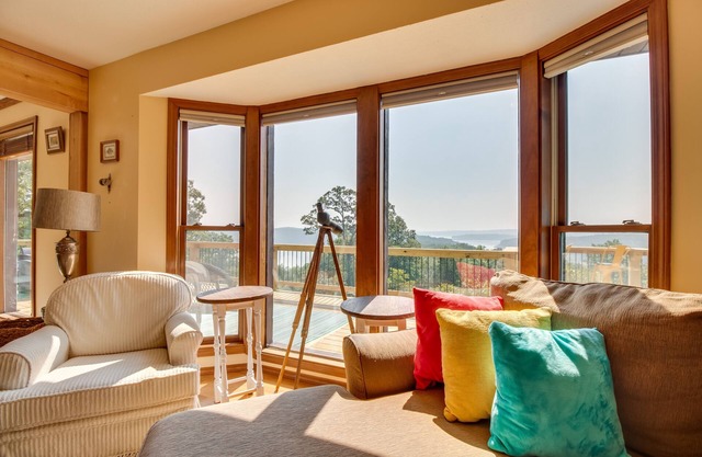 Mountain Home Retreat w/Balcony & Lake Views!