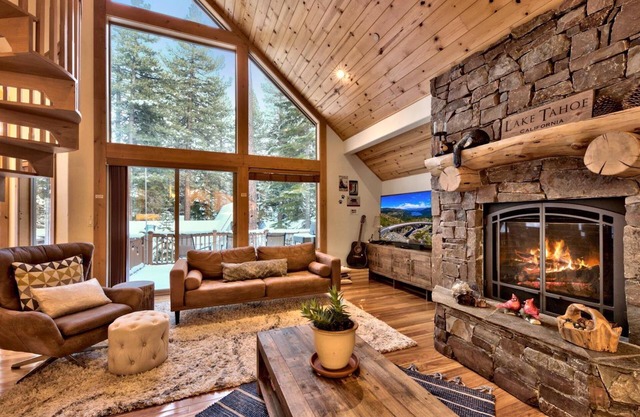 Pet Friendly, Games, 3 Living Areas, Near Heavenly and Trails, 8 Guests+Kids 5 Yrs Old and Younger