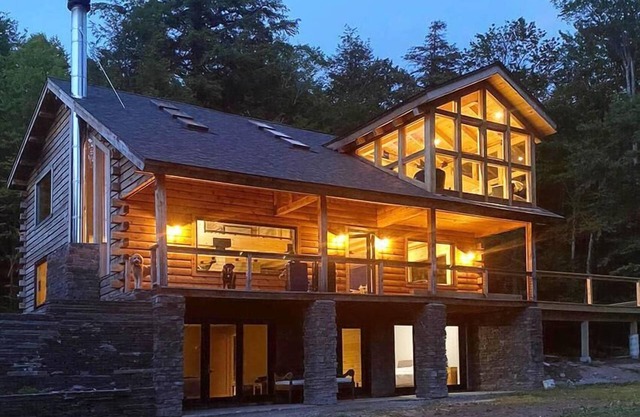 Mountain House between Woodstock & Hunter with tennis & pool