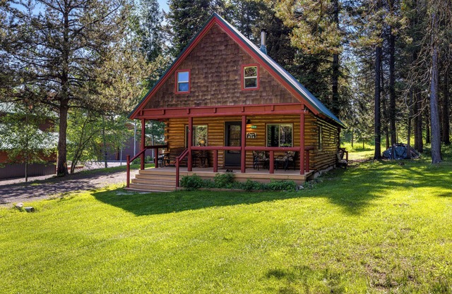 Mountain Joy - Pet Friendly - Hot Tub - River access - Trail system - Yard games - Canoe