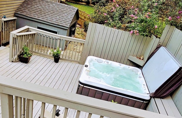Mountain Lake Home: Fire pit, Hot Tub: Long-term Stay Discounts