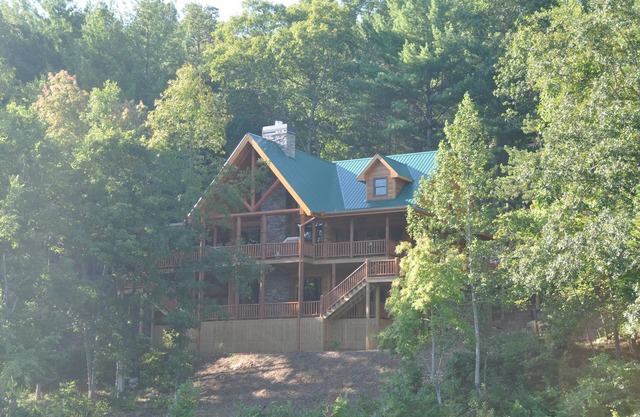 Mountain Lakefront Log Cabin on Lake Nottely in Blairsville and near Blue Ridge