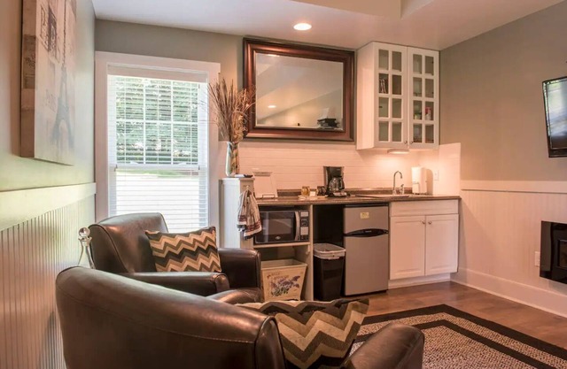 Mountain Laurel Studio - By the Side Of the Road Inn and Cottages