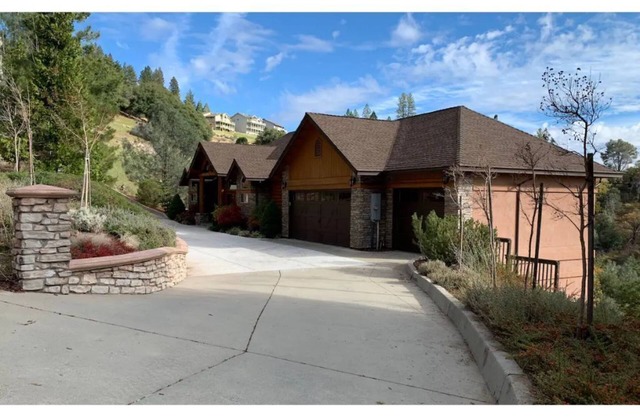 Mountain Lodge with Panoramic Views