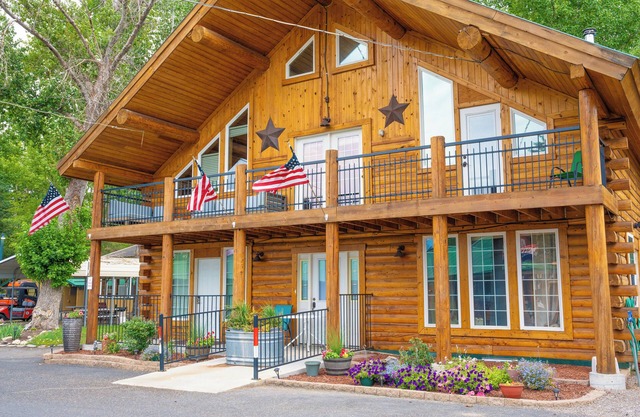 Mountain Lodge With Private Deck