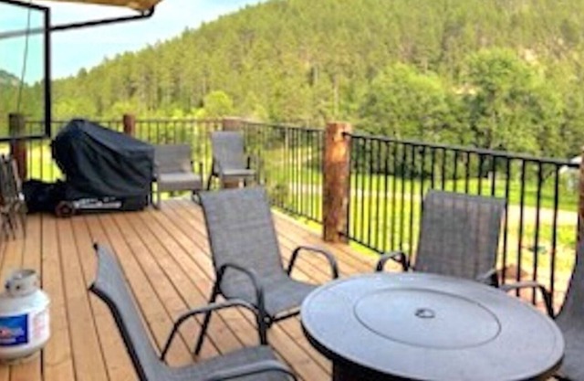 Mountain Luxury 10 minutes from Downtown Spearfish