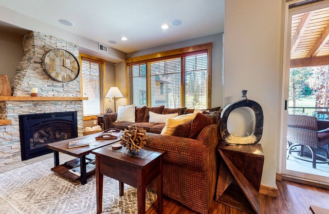 Mountain Luxury Retreat in the heart of Mammoth Lakes- Ski, Golf, and more!