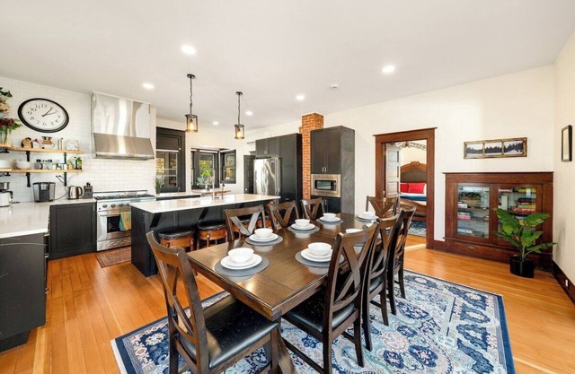 Mountain Manor in Sandy| HotTub |3KingBeds| MtHood