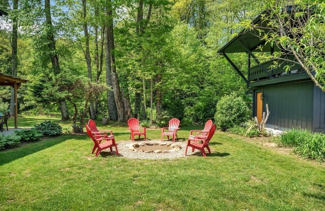 Mountain Meadow *3 acres Creekside* No Cleaning Fee