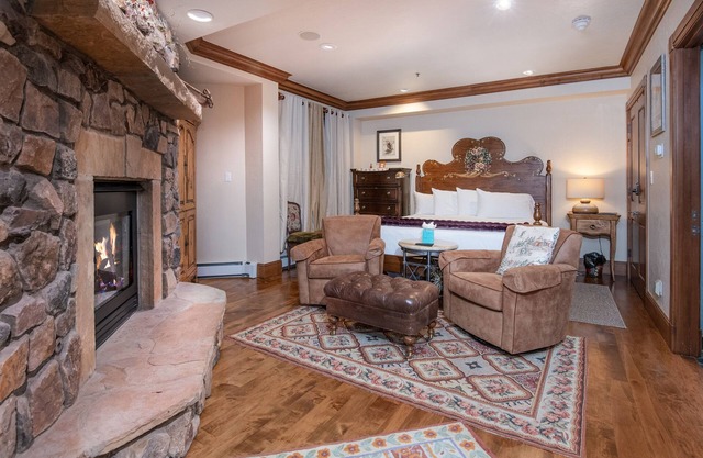 Mountain Modern Beaver Creek Village Condo, Ski-In and Out, w/ Hot Tub and Views