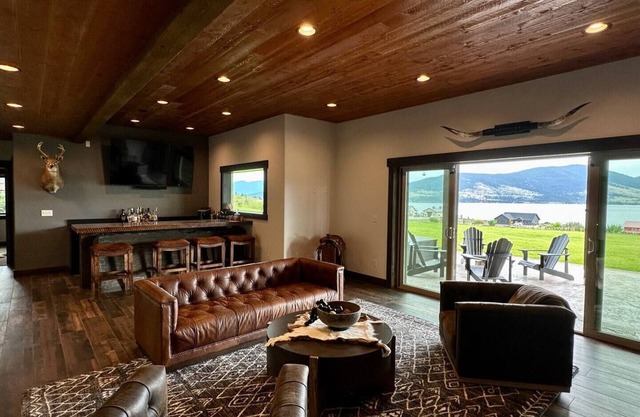 Mountain Modern Family 6-Acre Luxury Home & Guest Cabin w/Lake View & Nearby Lake Access