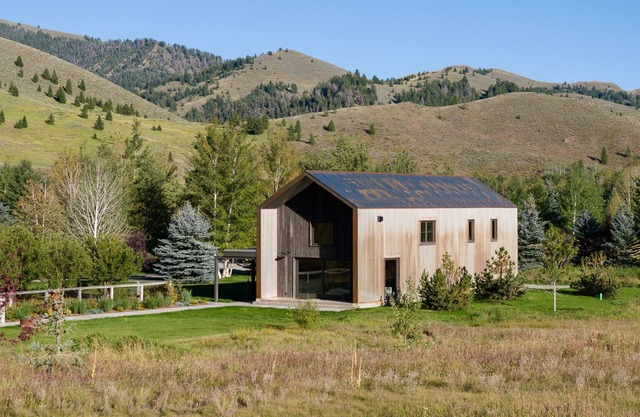 MOUNTAIN MODERN KETCHUM/SUN VALLEY CASITA WITH DIRECT TRAIL ACCESS.