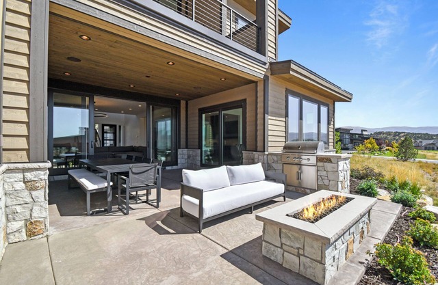 Mountain Modern luxury in Red Ledges, Min 90 Day Stay