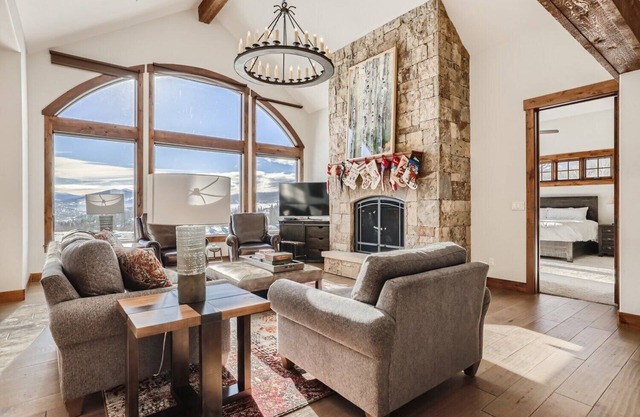 Mountain Oasis Dreams, 7 bedroom home with Hot tub,