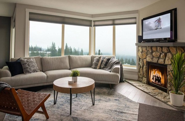 Mountain Penthouse with elevator ski in/out pet friendly