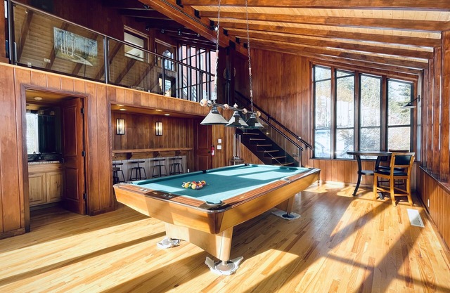 Mountain Retreat Awaits: Escape to Snowshoe Lodge in Bear Valley! 🌲✨
