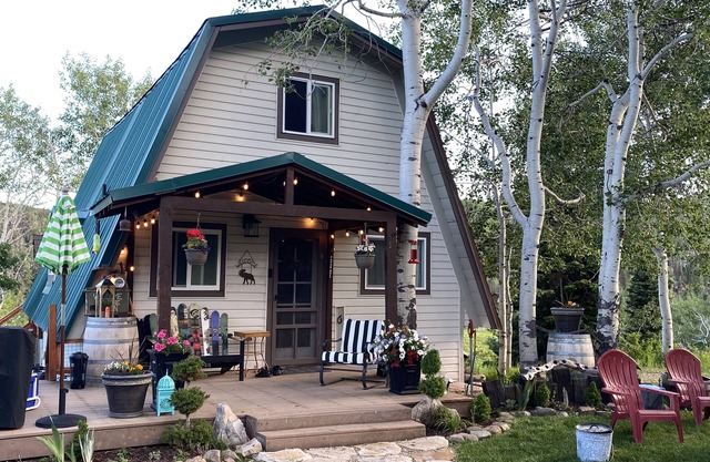 Mountain retreat cabin with a view near Park City. Amenities galore!