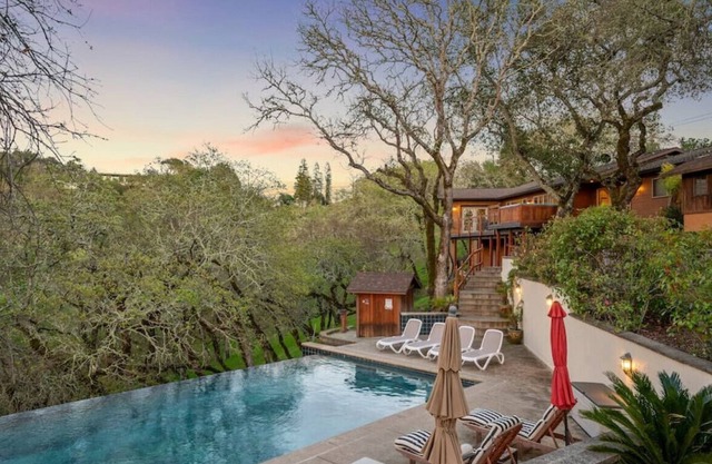 Mountain Retreat: Heated Pool, Pool Table, Gigabit
