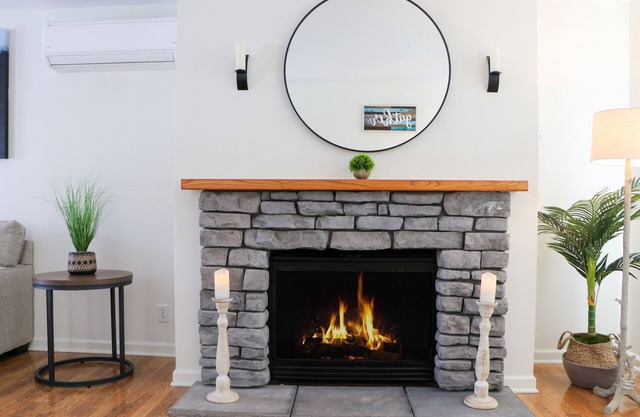 Mountain retreat/Hot Tub/Ski/Hike/Water Park/WIFI/Fire Pit