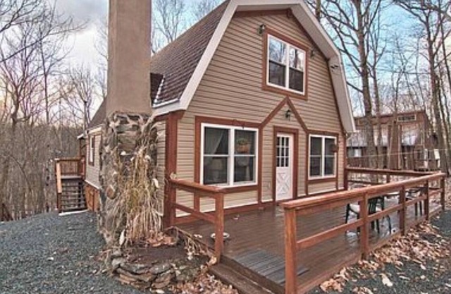 Mountain Retreat Masthope-Ski-Boat-Swim. Walk to ski slopes-pools - Pet Friendly