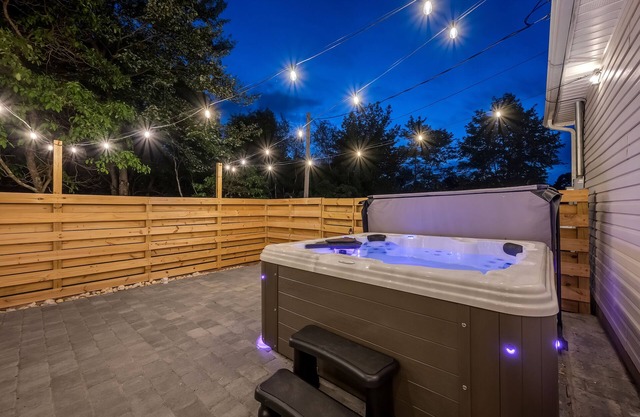 Mountain Retreat with Hot Tub, Fire Pit, Games and fully fenced in yard