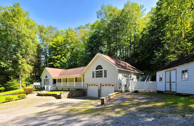 Mountain Ridge Retreat - Private & Peaceful Getaway. Family & Pet Friendly