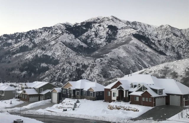Mountain setting with magnificent views of Wasatch Peaks 30 min drive to SLC!