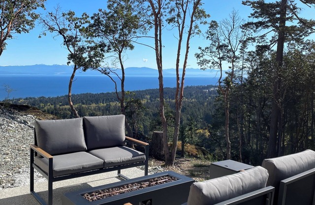 Mountain Suite | Private Patio | Fully Equipped Kitchen | WD