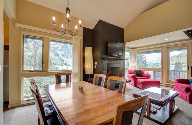 Mountain Summit Getaway - within minutes of Alta and Snowbird