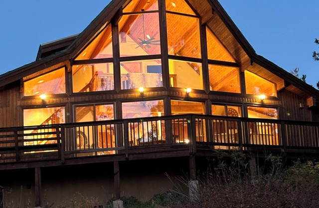 Mountain Top 4-bedroom Lodge near Angel Fire with WiFi