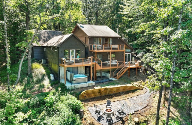 Mountain-Top Adventure meets Picturesque Retreat