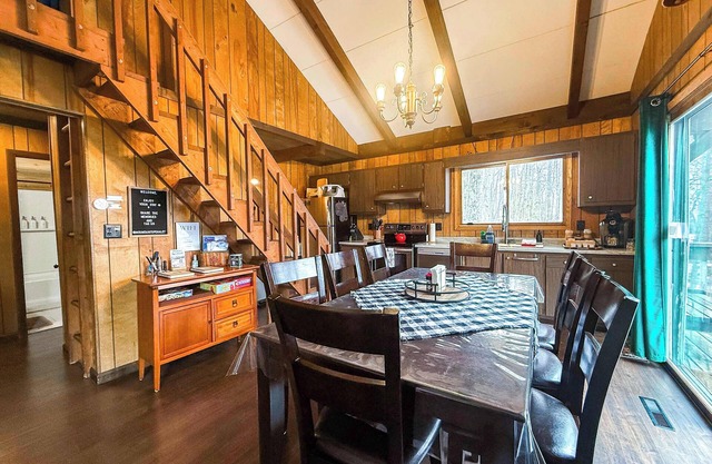 Mountain Top Chalet ~ A/C & Close to Rec Trails!