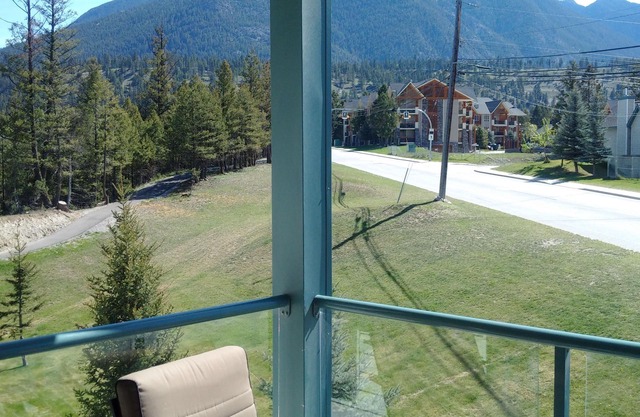 Blick auf die Berge, 1500 sqft 3 BR Penthouse Condo, Schlafmöglichkeiten für 8, mit Außenpool