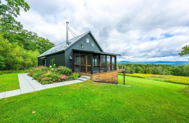 Mountain View: Airy + Secluded w/Panoramic Views