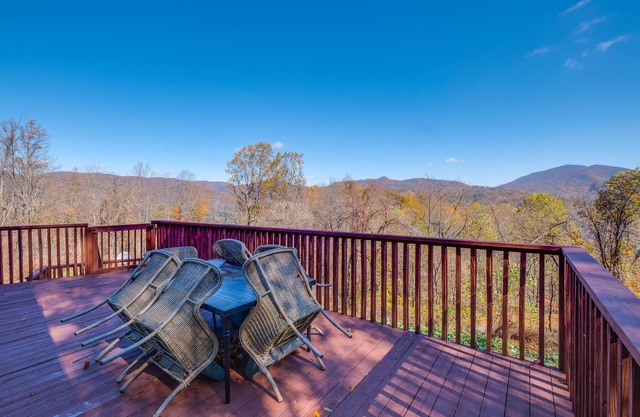 Mountain-View Blue Ridge Cabin Getaway w/ Fire Pit
