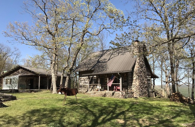 Mountain View Cabin + (Bunkhouse 75 USD pro Nacht zusätzlich bei Auswahl von 9 Gästen)
