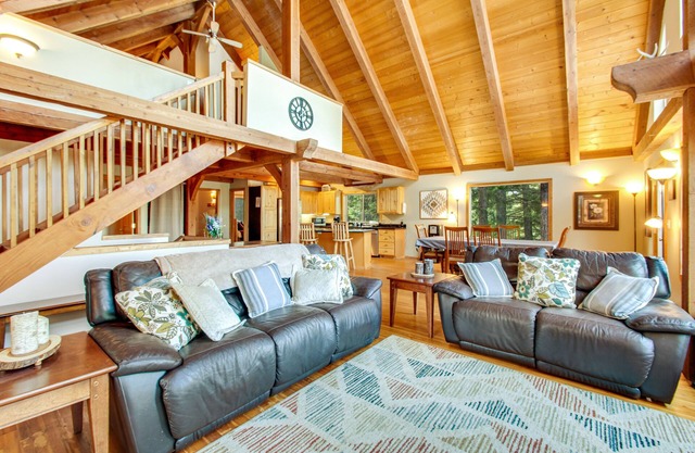 Mountain-view cabin near golf w/ wood stove, game room, volleyball, & basketball
