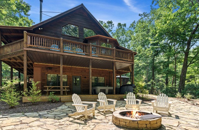 Mountain-view cabin with private hot tub, firepit, pool table, fireplace & stove