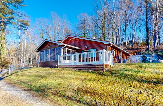 Mountain view cabin with fireplace, washer/dryer, & firepit