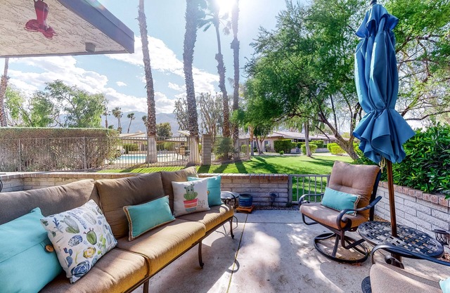 Mountain-view condo in lovely gated community with pools, hot tubs, and tennis