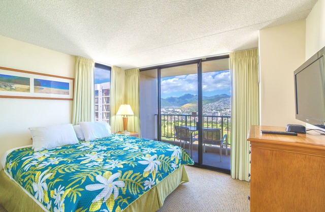 1 SCHLAFZIMMERWOHNUNG IN WAIKIKI | GROSSER BERG UND STADTBLICK | PARKEN & WIFI!