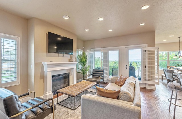 Mountain View Cozy Home / Private Garage / Workspace / Wifi / Peaceful Community