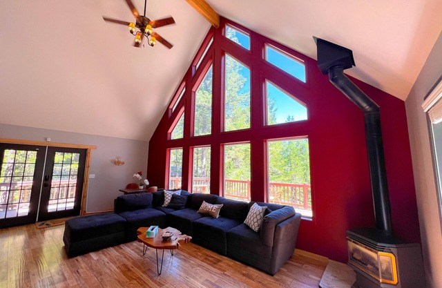 *Mountain View* Entire Upstairs CHALET, Kalispell, MT