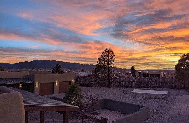 Mountain-view estate with casita, POP tennis, rooftop bar & private hot tub