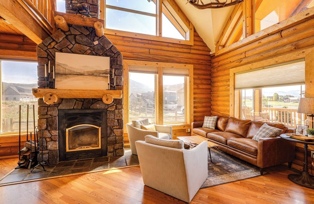 Mountain-View Flagstaff Cabin: 8 Mi to Snowbowl!
