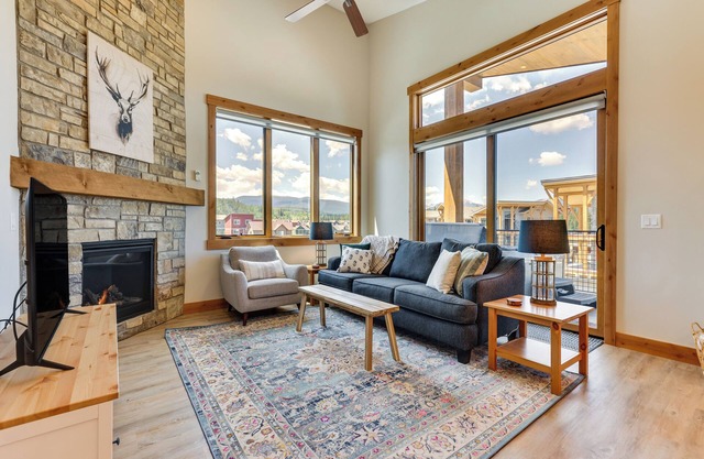 Mountain-View Fraser Condo w/ Balcony + Hot Tub!
