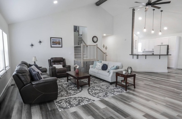 Mountain View Home, 5 bedrooms large, open spaces!